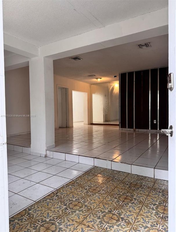 Photo - 1565 NE 141st St