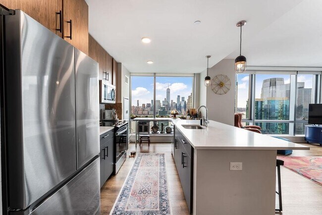 Photo - 25 Christopher Columbus Dr