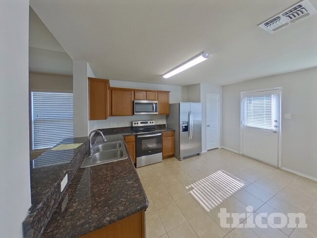 Photo - 336 Carlyle St