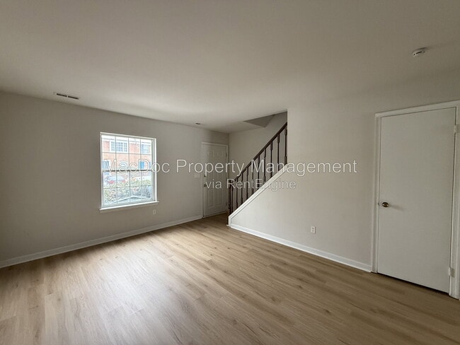 Photo - 5230 King's Wood Ln