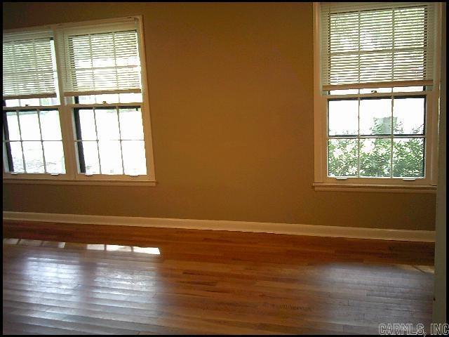 Photo - 303 Brookside Dr