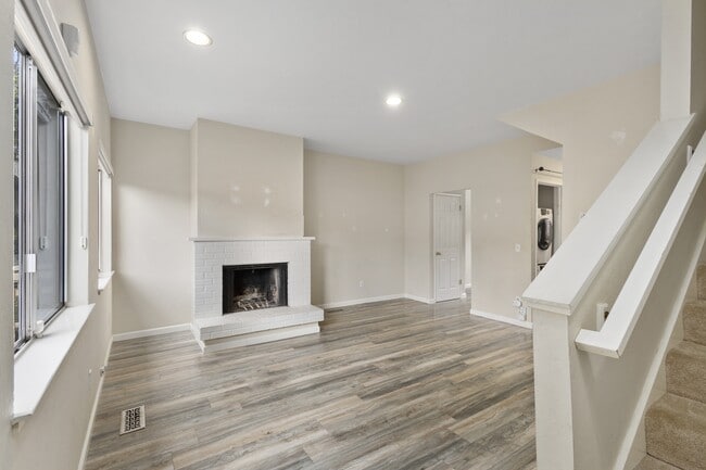 Building Photo - 3858 Maybelle Ave