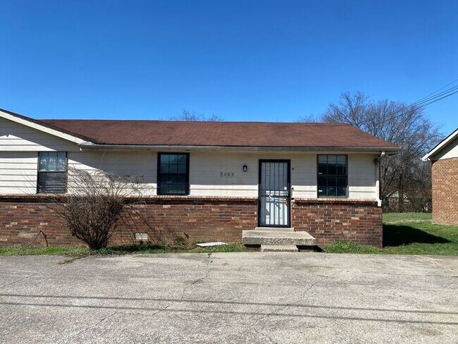 Renovated 2 Bedroom Duplex off Brick Churc...