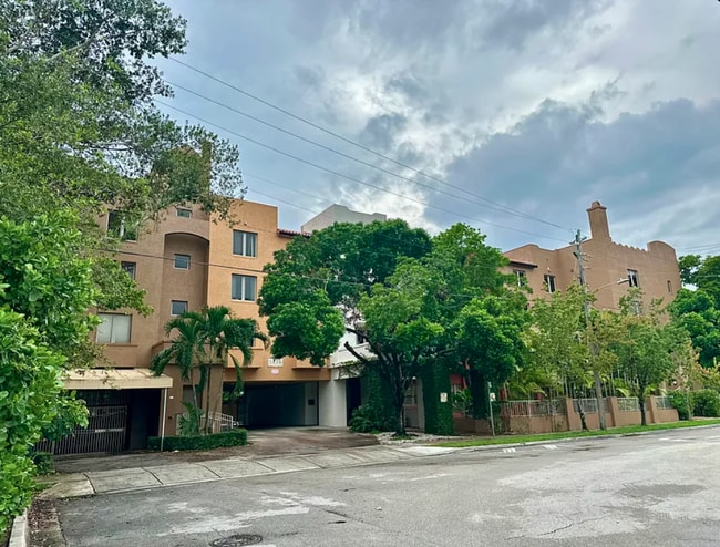 Building Photo - 2630 SW 28th St Unit 44 Rental
