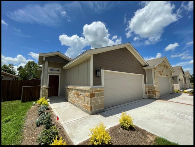 Photo - 9807 Grosbeak Ln House