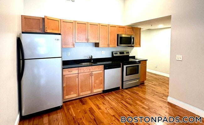 Building Photo - 26 Portland St Rental