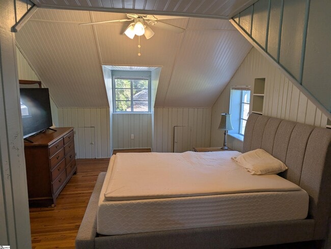 Photo - 260 E Greer St