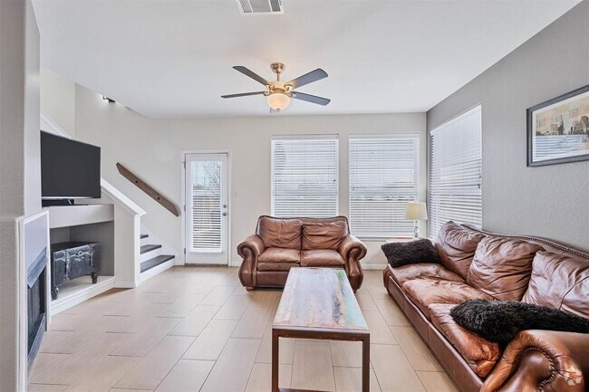 Building Photo - 2100 Pipers Field Dr Unit 3- 22 Rental