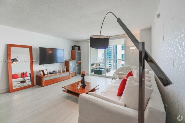 Building Photo - 1200 Brickell Bay Dr Unit 3514 Rental
