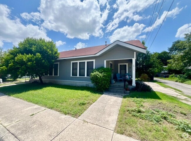 Building Photo - 2907 N Elmendorf St Rental