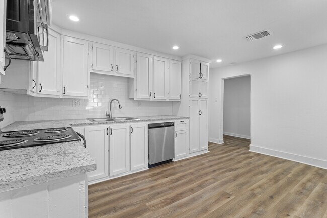 Photo - 324 N Andrews Ave