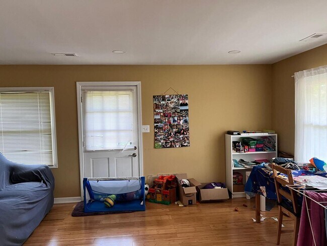 Photo - 236 Wellesley Ct