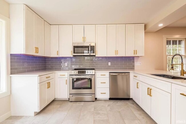 Complete Eastside Renovation - 4BR/4BA Lar... - Complete Eastside Renovation - 4BR/4BA Lar... House