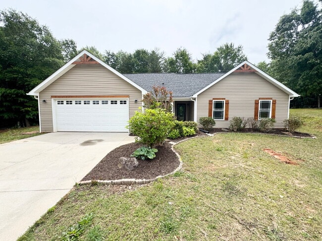 Building Photo - 3 Bedroom, 2 Bath w/ Immediate Availability in Walhalla