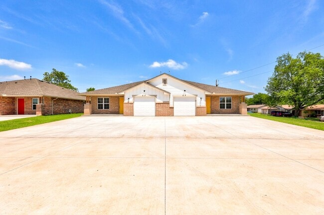 Photo - 721 League Cir