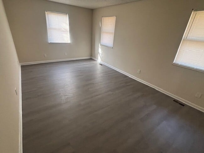 Photo - Knoxville 37915 - 4 bedroom 2 bath - call Howard Grower 865-705-0969