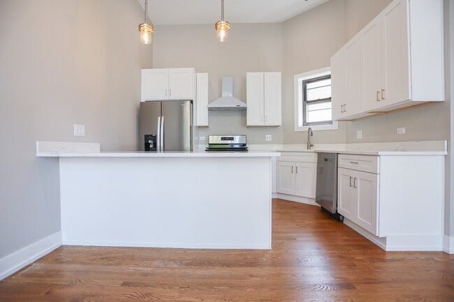 Photo - 1359 W Barry Ave