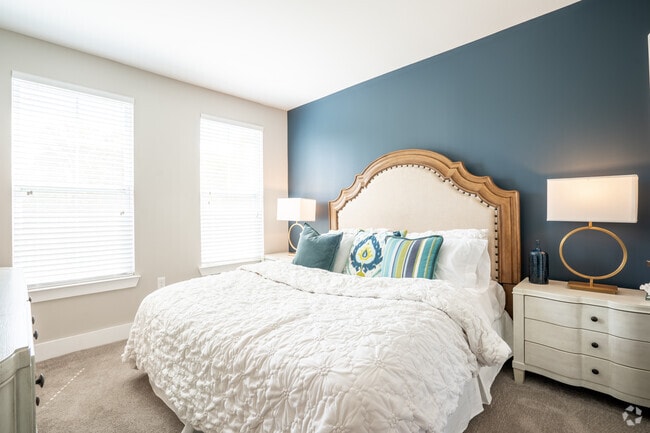 2 BD, 2 BA Townhouse