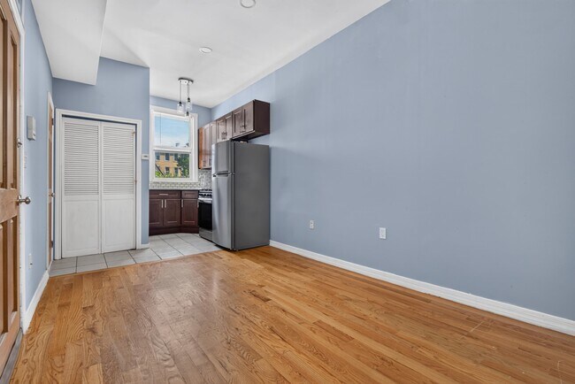 Photo - 112 Waverly St