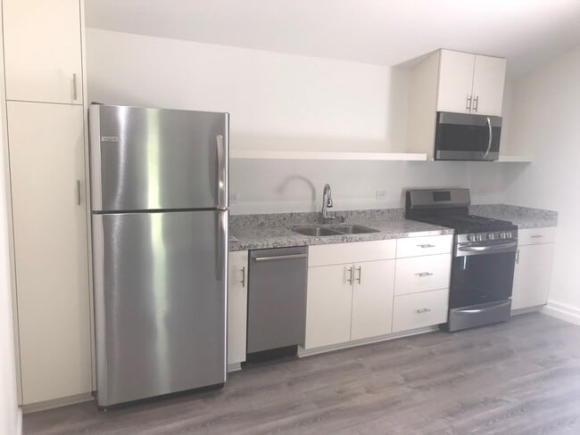 Full kitchen - 3228 Federal Ave Unit 1