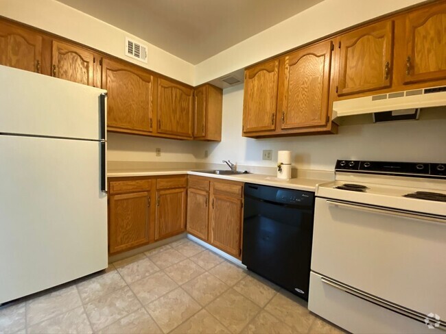 Building Photo - North Hills 2 BR Apartment! Perfect Locati... Unit 509