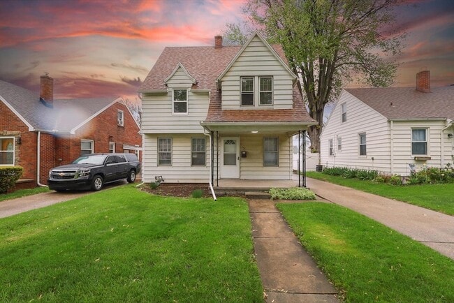 Building Photo - 446 W Capistrano Ave