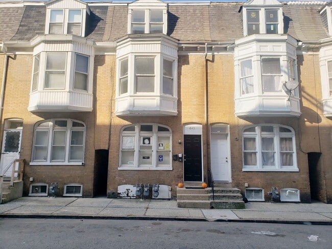 Building Photo - 643 Lincoln St Unit 2nd Floor