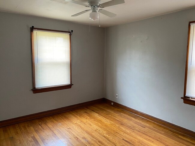 Photo - 226 Henquin Dr