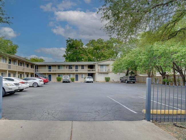 Building Photo - 4209 Burnet Rd Unit 106