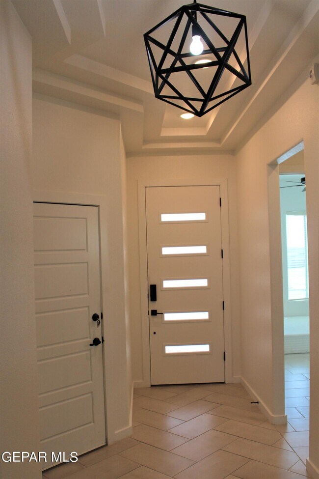 Photo - 233 Farnborough St