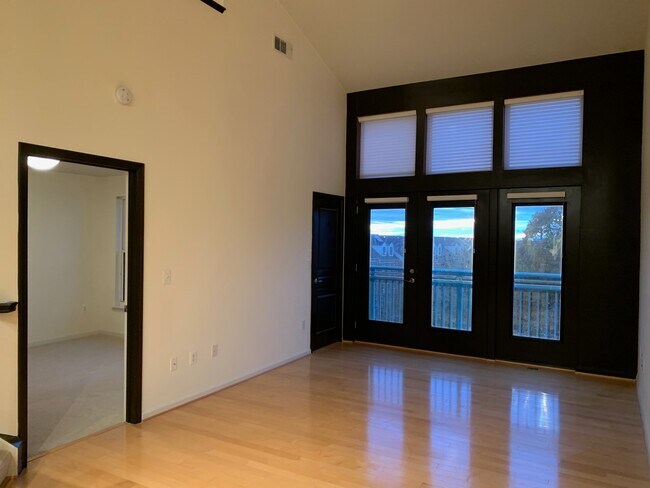 Photo - 12001 Market St Unidad 449