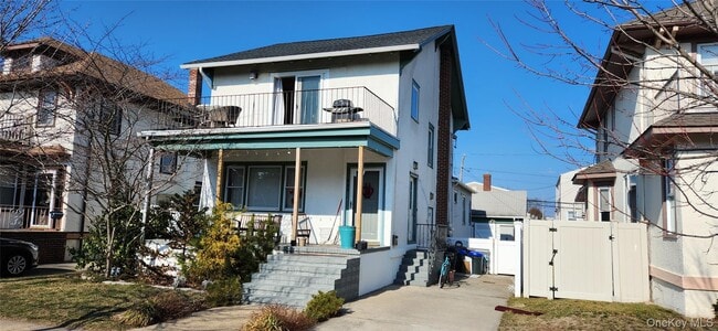 Building Photo - 445 W Walnut St Unit Upper