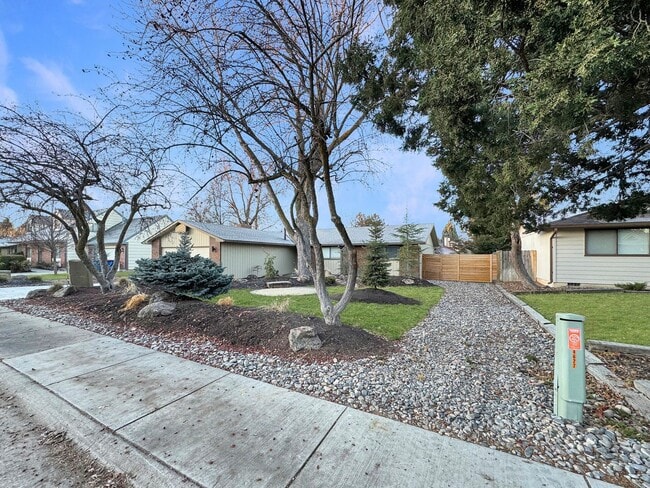 Photo - Pet-Friendly Newly Remodeled 3-Bedroom Home in South West Boise with Granite Counters, Gas Firepl...