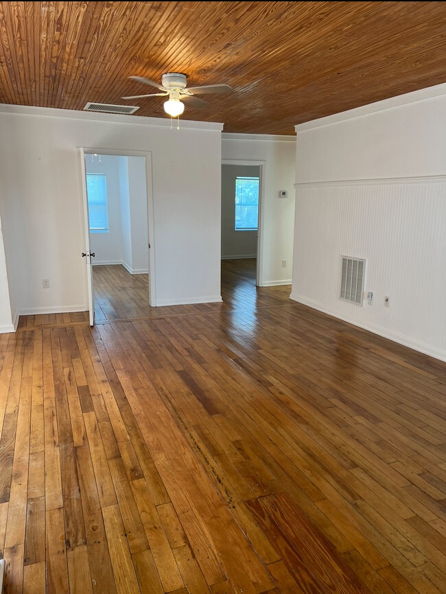 Photo - 412 Riverside Dr