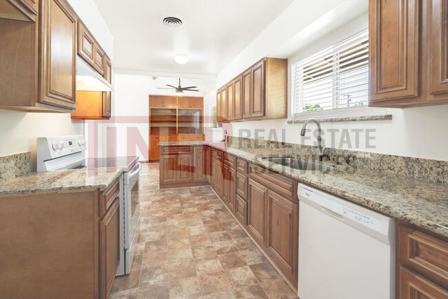 Photo - 3413 Windsor Dr