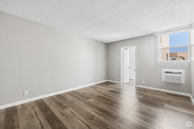 2BR, 2BA - 1,500SF - Bedroom