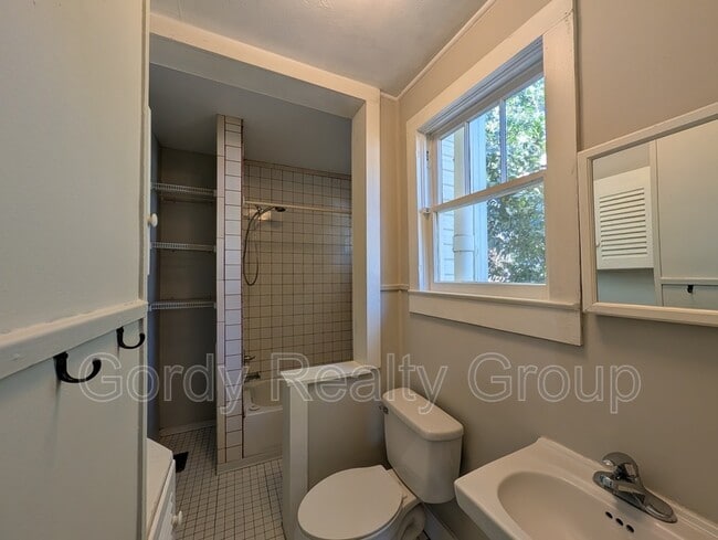 Photo - 2972 Dickson St