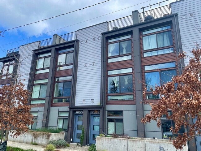 Building Photo - 4 Star Green Built 2-Bedroom, 2-Bath Townhome