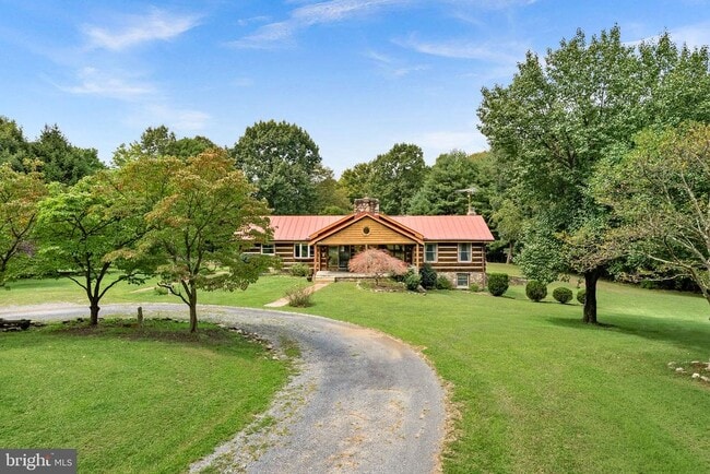Photo - 422 Duke Ln