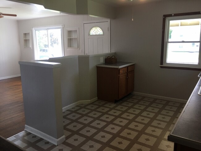 Cocina con comedor - 327 Jackson Ave
