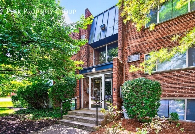 Building Photo - 3307 Jefferson Ave Unit 2 Rental
