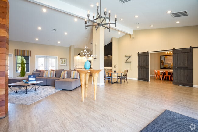 Clubhouse - Xander 3900