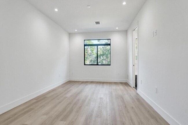 Photo - 604 SW 7th Ave