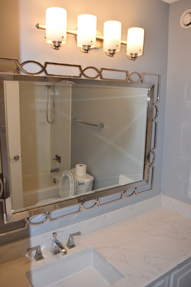 Bathroom - 10 E Ontario St Unit 3305