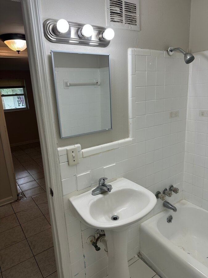 Photo - 1576 W 13th St