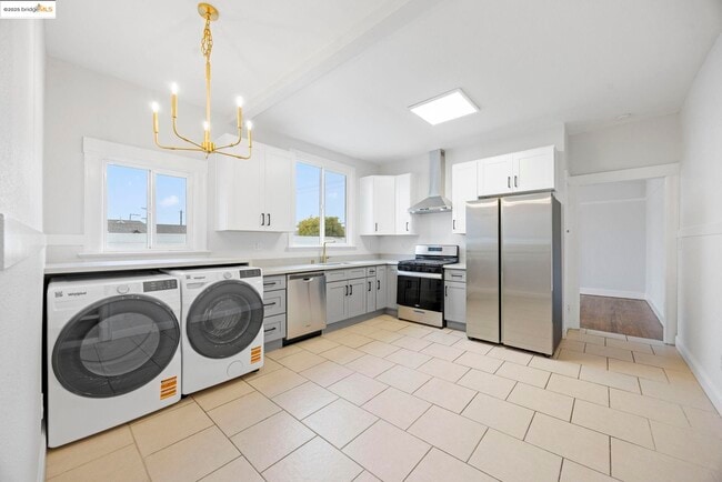 Building Photo - 685 37th St