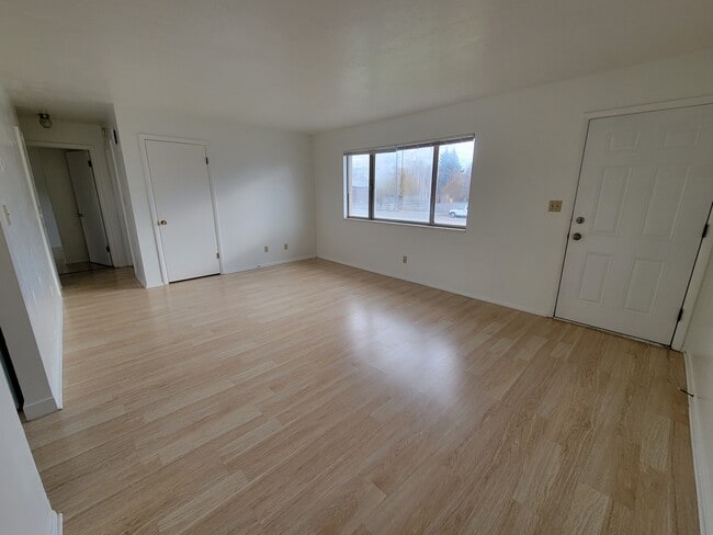 Building Photo - 1646 Grandview Dr Unit #2