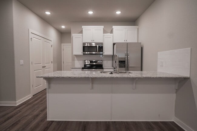 Photo - 4 bedroom 3.5 bath home!