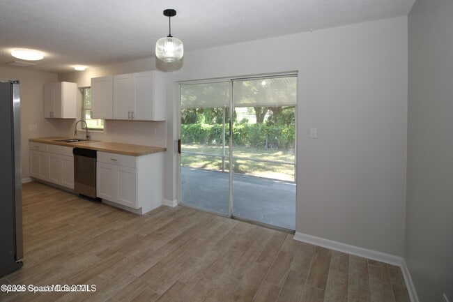 Photo - 75 Rivercliff Ln