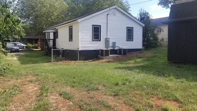 Photo - 39 E 7th St